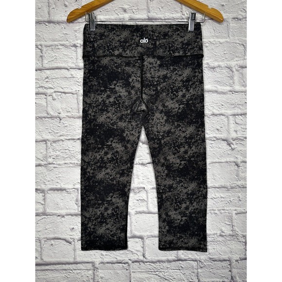 ALO Yoga‎ Women's Cropped Leggings Acid Wash Mid Rise Measured Size Small - Picture 3 of 7